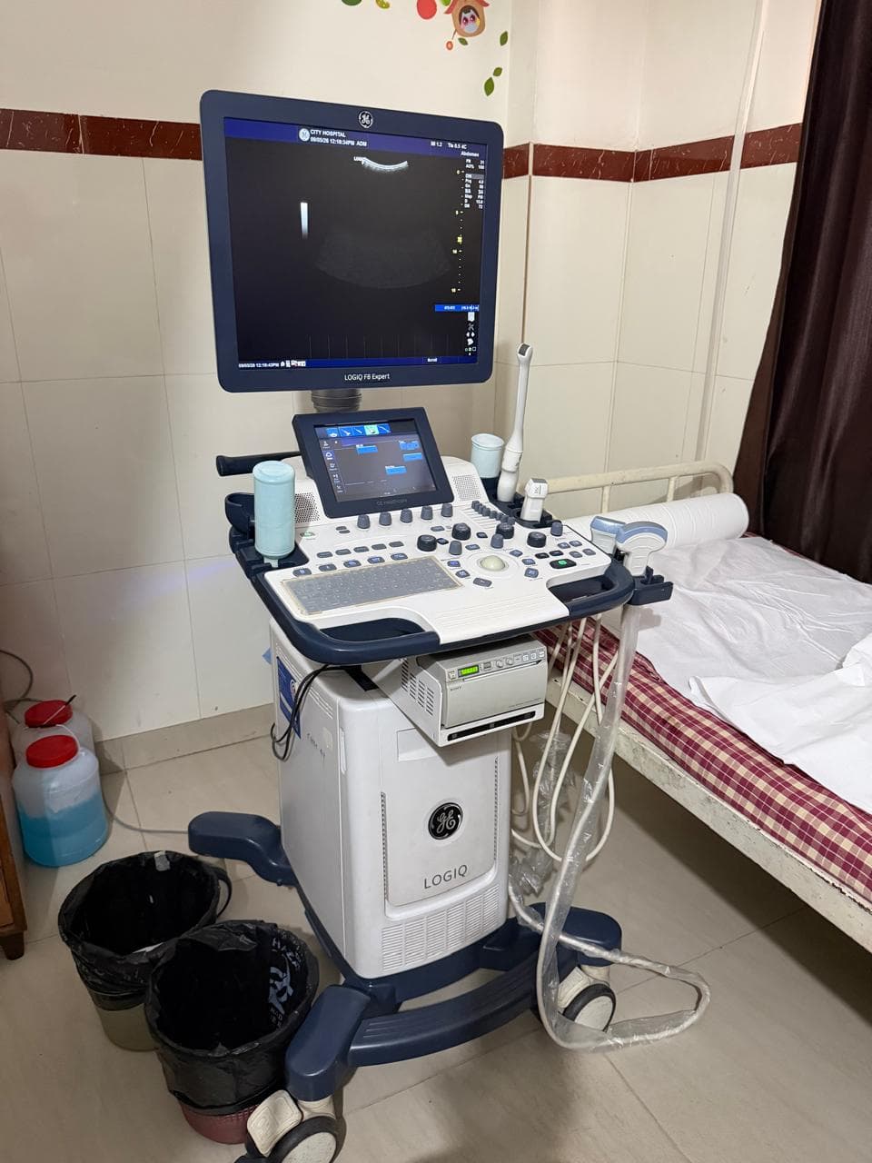 GE LOGIQ F8 Expert ultrasound machine